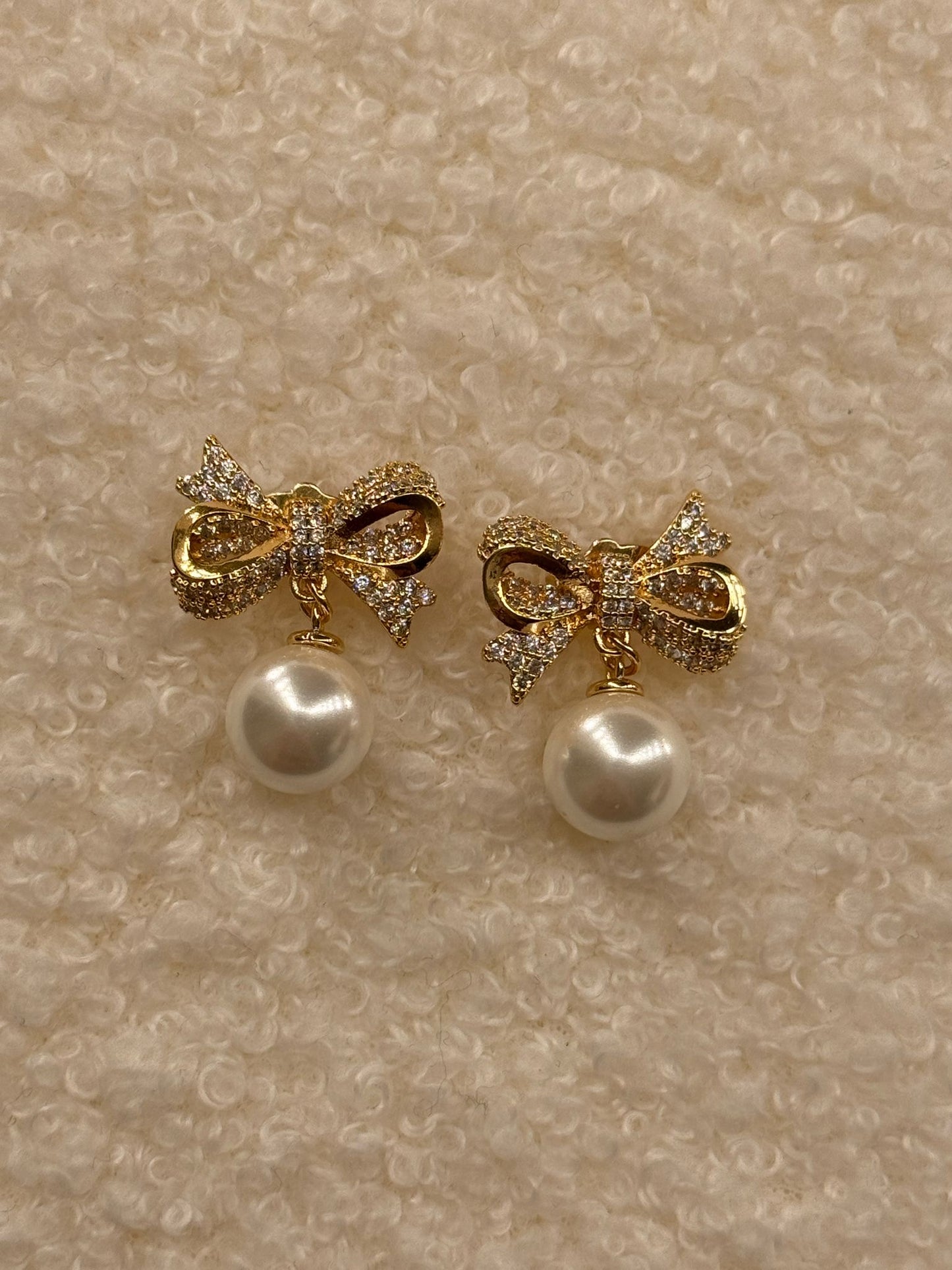 Orecchini radical chic fiocco + perla