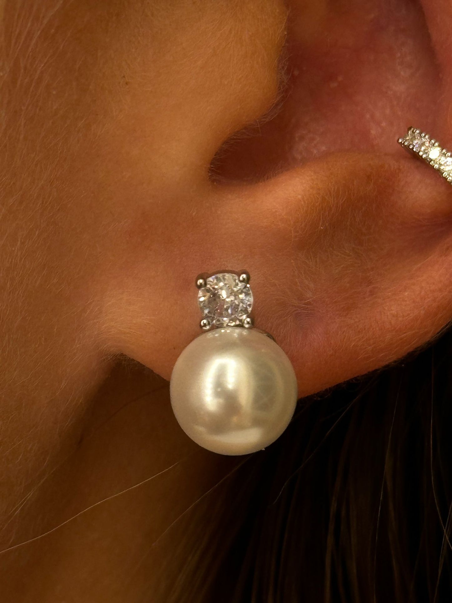 Orecchini punto luce pearly