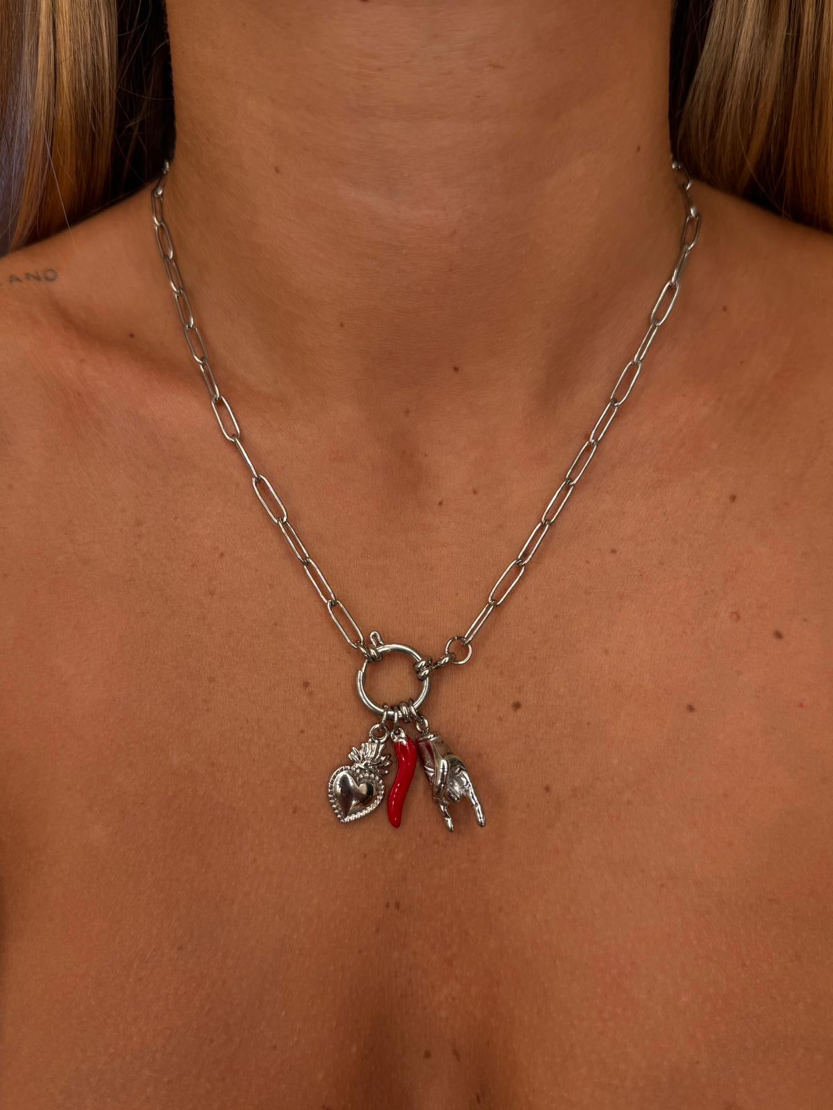 Collana scaramanzia