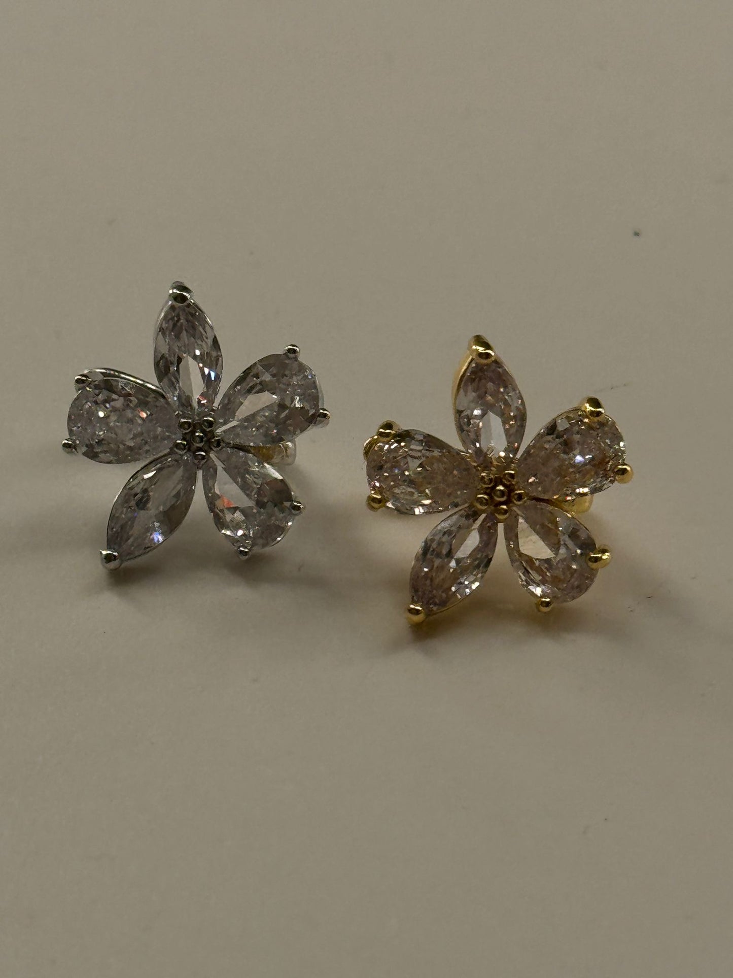Earcuff fiore brillantini a goccia