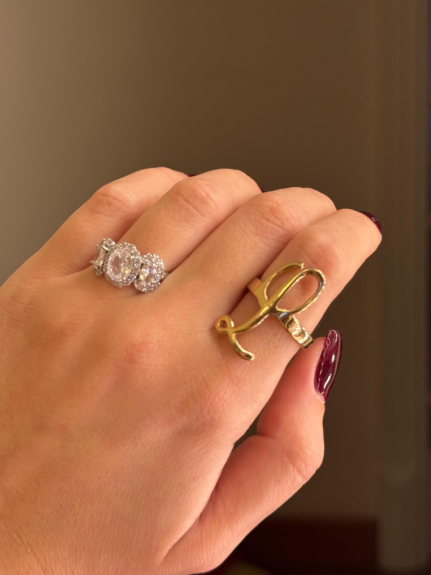 Anello iniziale in corsivo