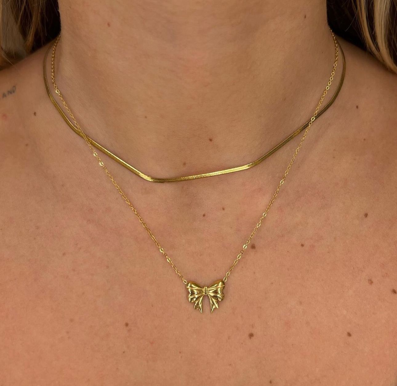 Collana fiocchetto
