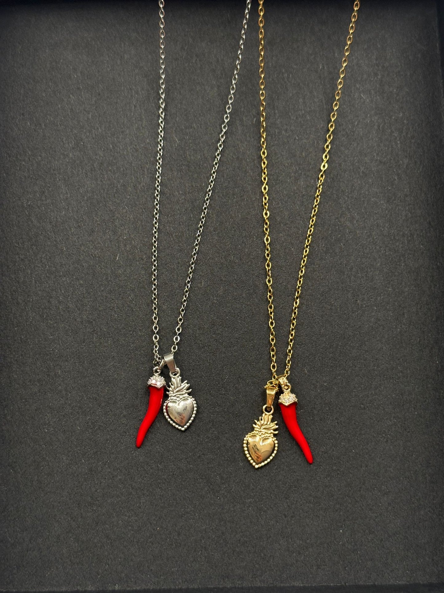 Collana peperoncino e cuore sacro