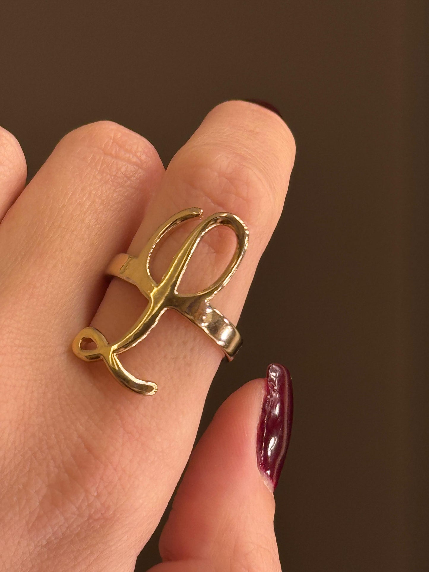 Anello iniziale in corsivo