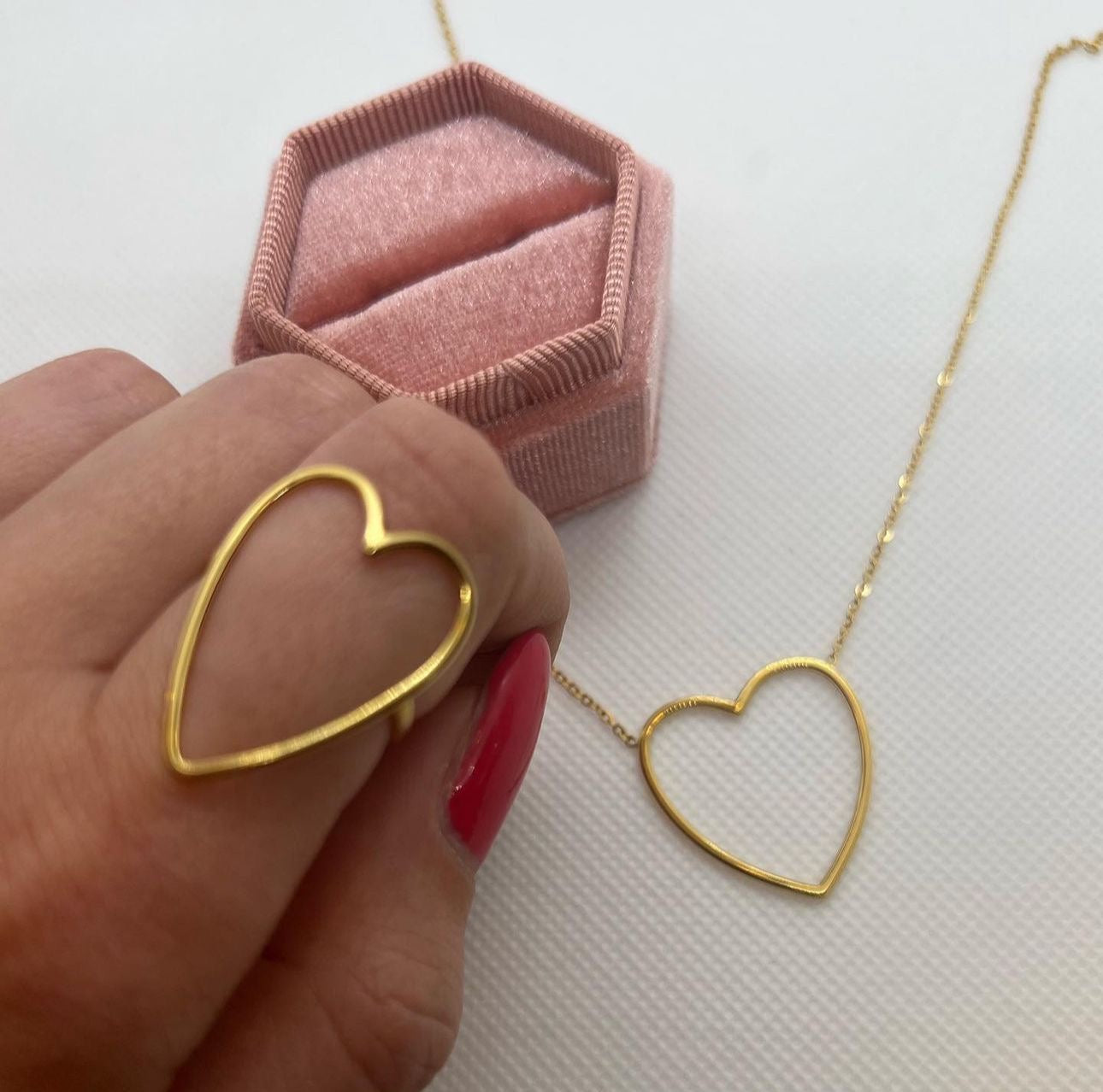 Anello cuore forato