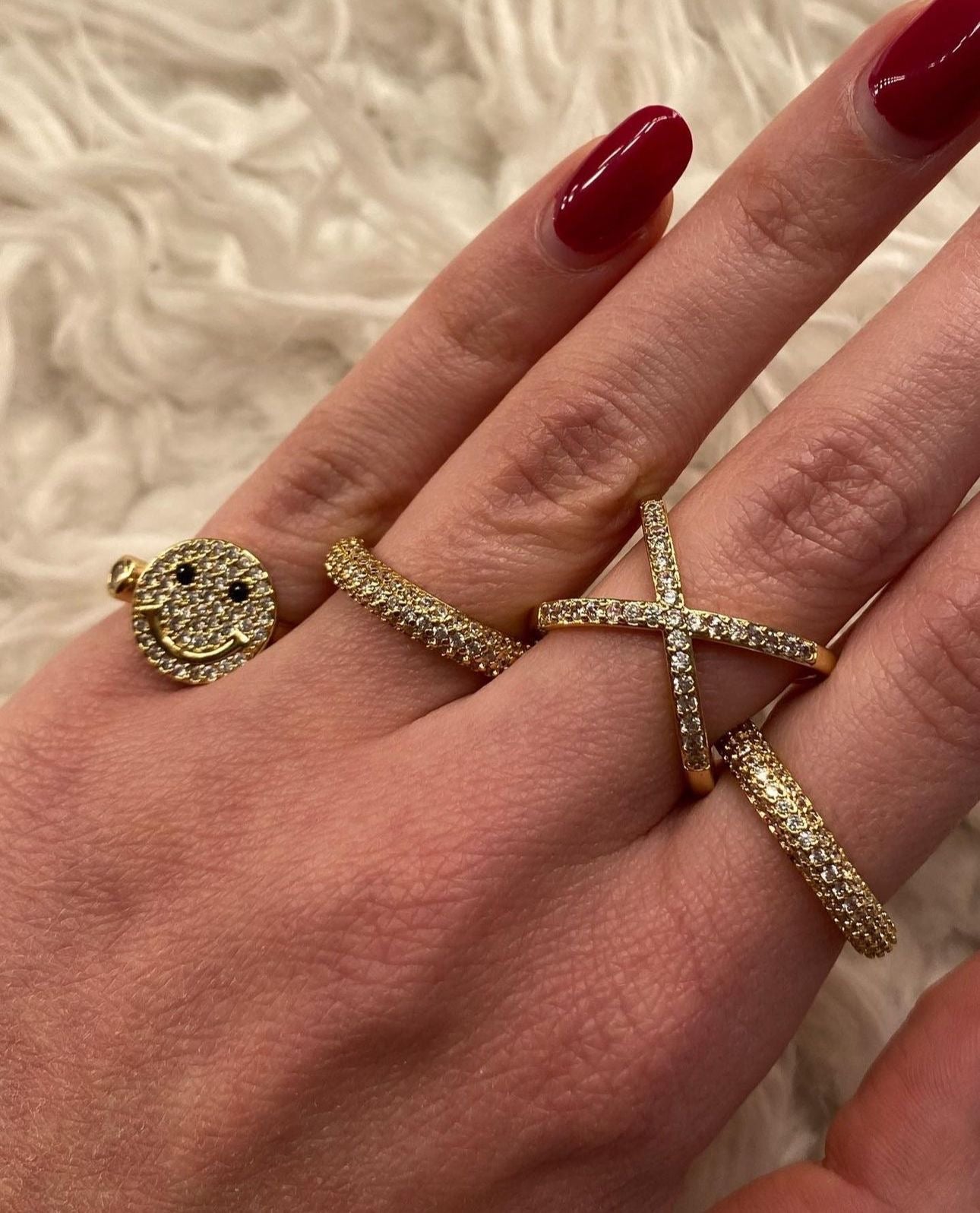 Anello mezza veretta bombata brillantini sottile