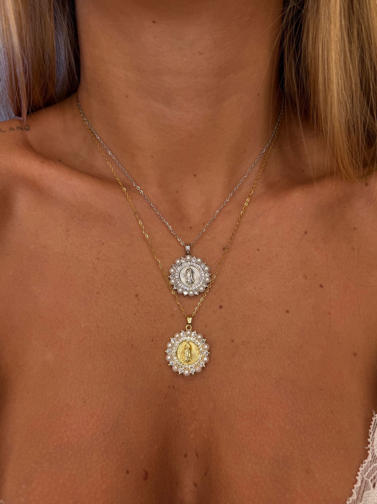Collana medaglietta madonnina perle