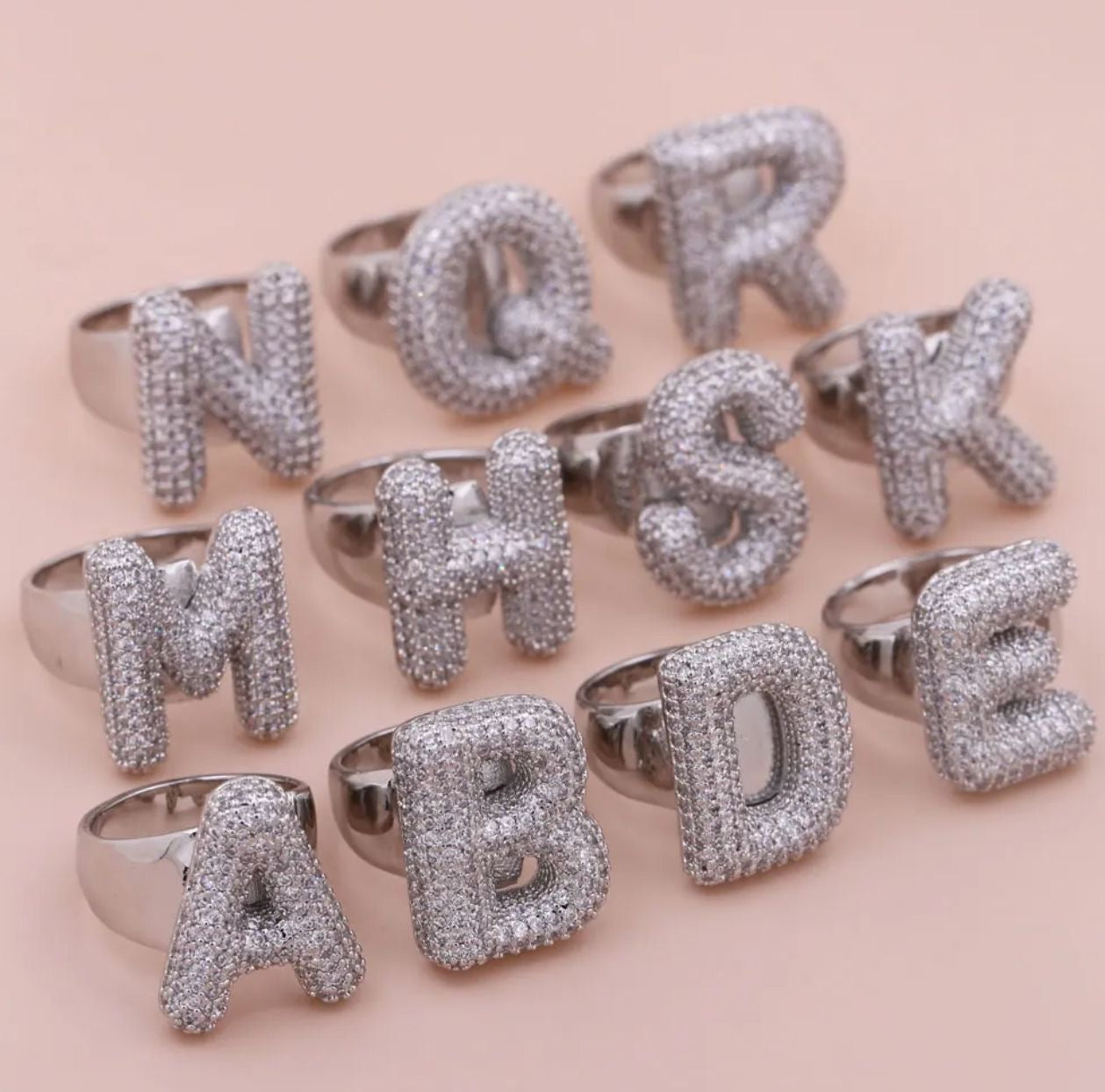 Anello lettera bubble