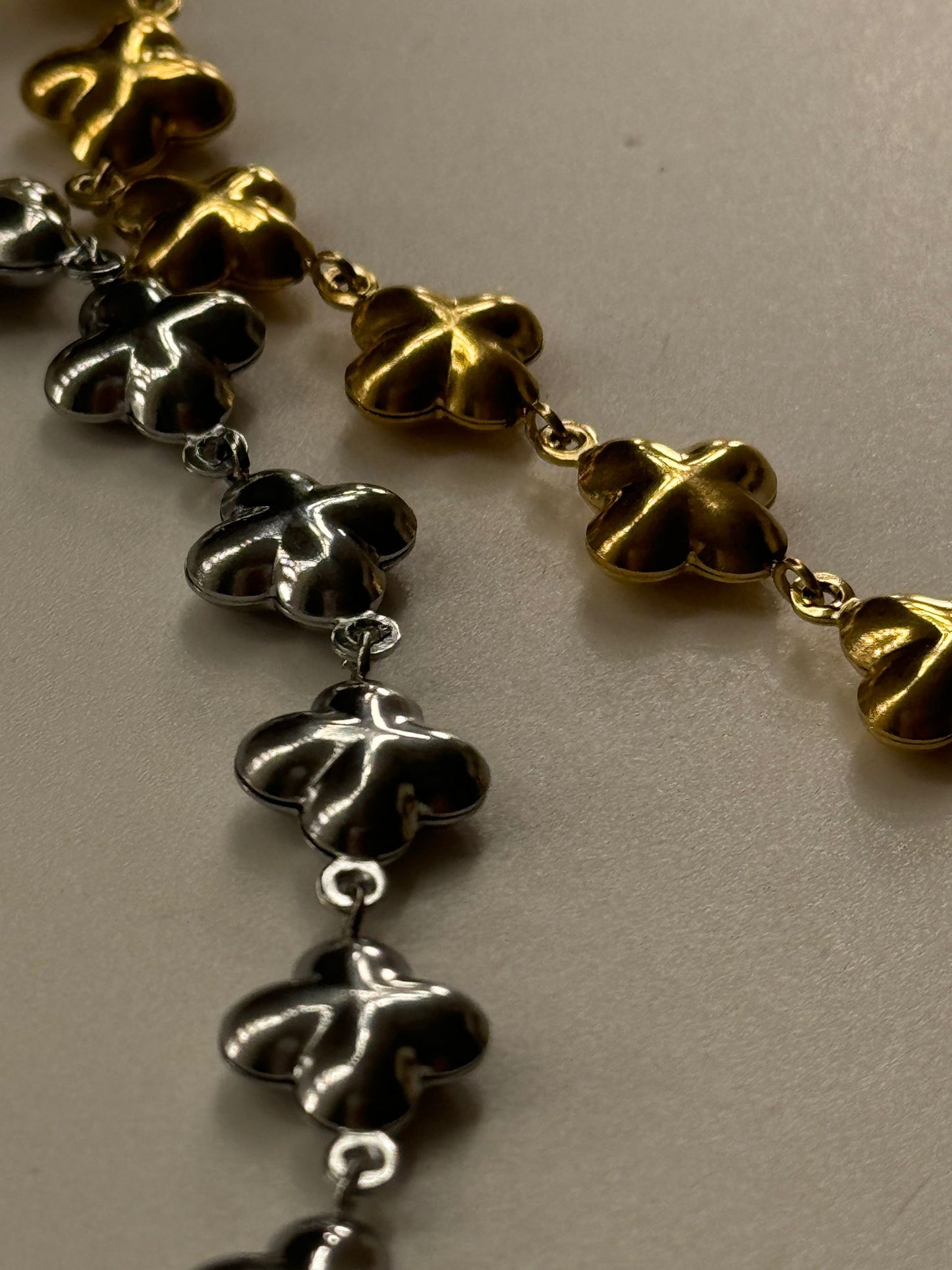 Collana simil Van Cl**f multi sonagli