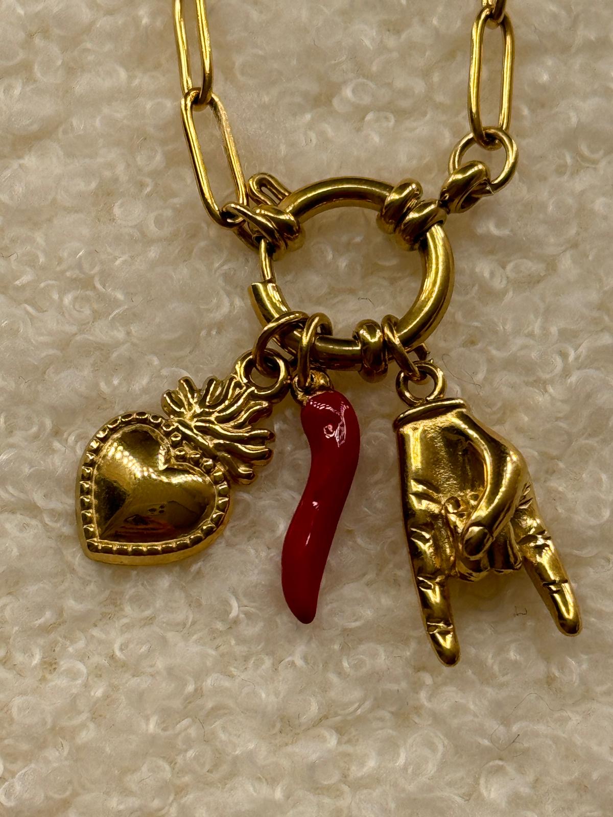 Collana scaramanzia
