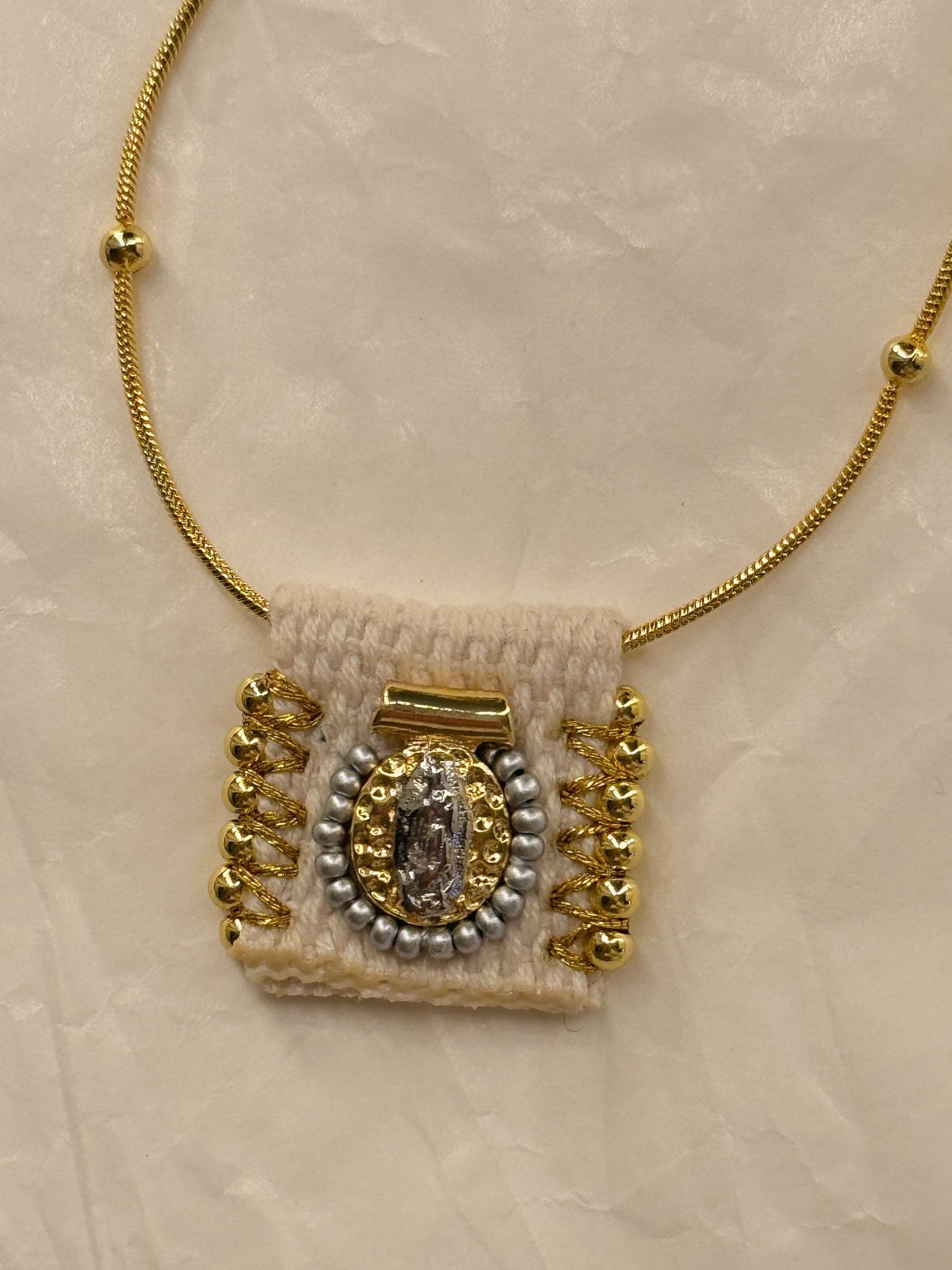 Collana Madonnina tessuto