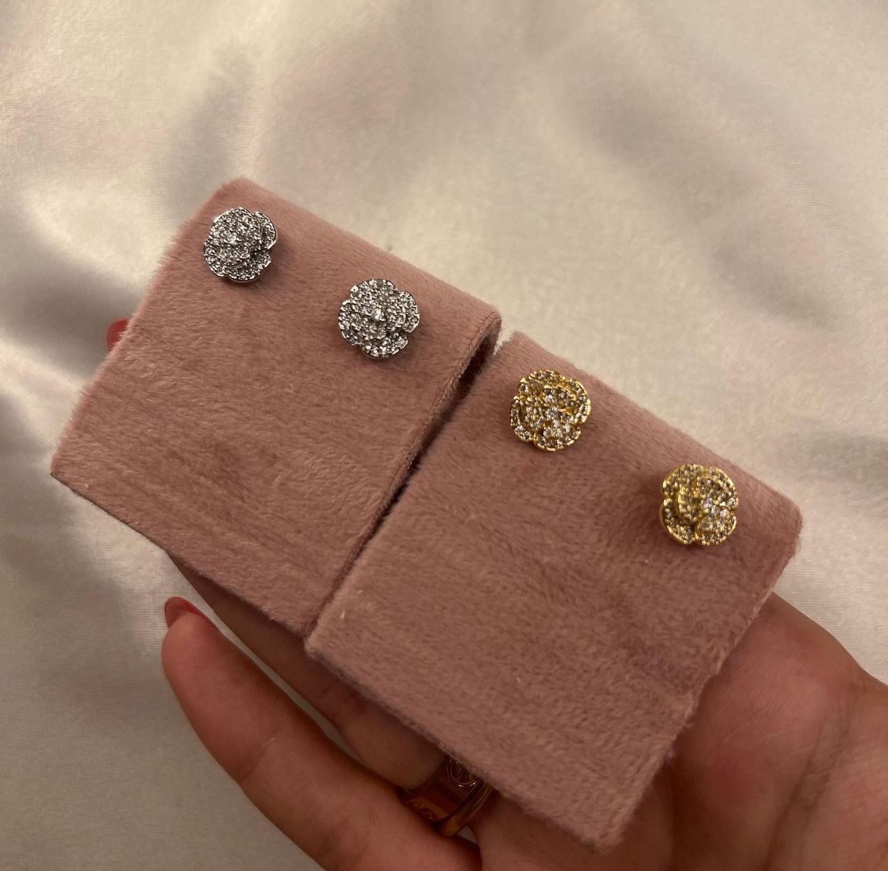 Orecchini camelie piccole