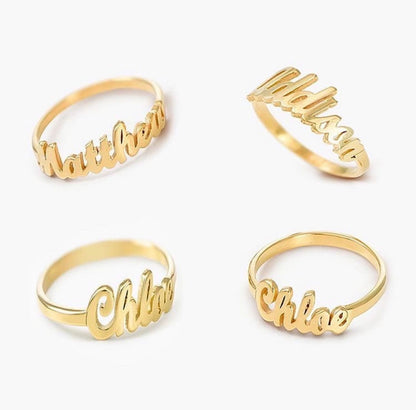 Anello regolabile con nome in corsivo