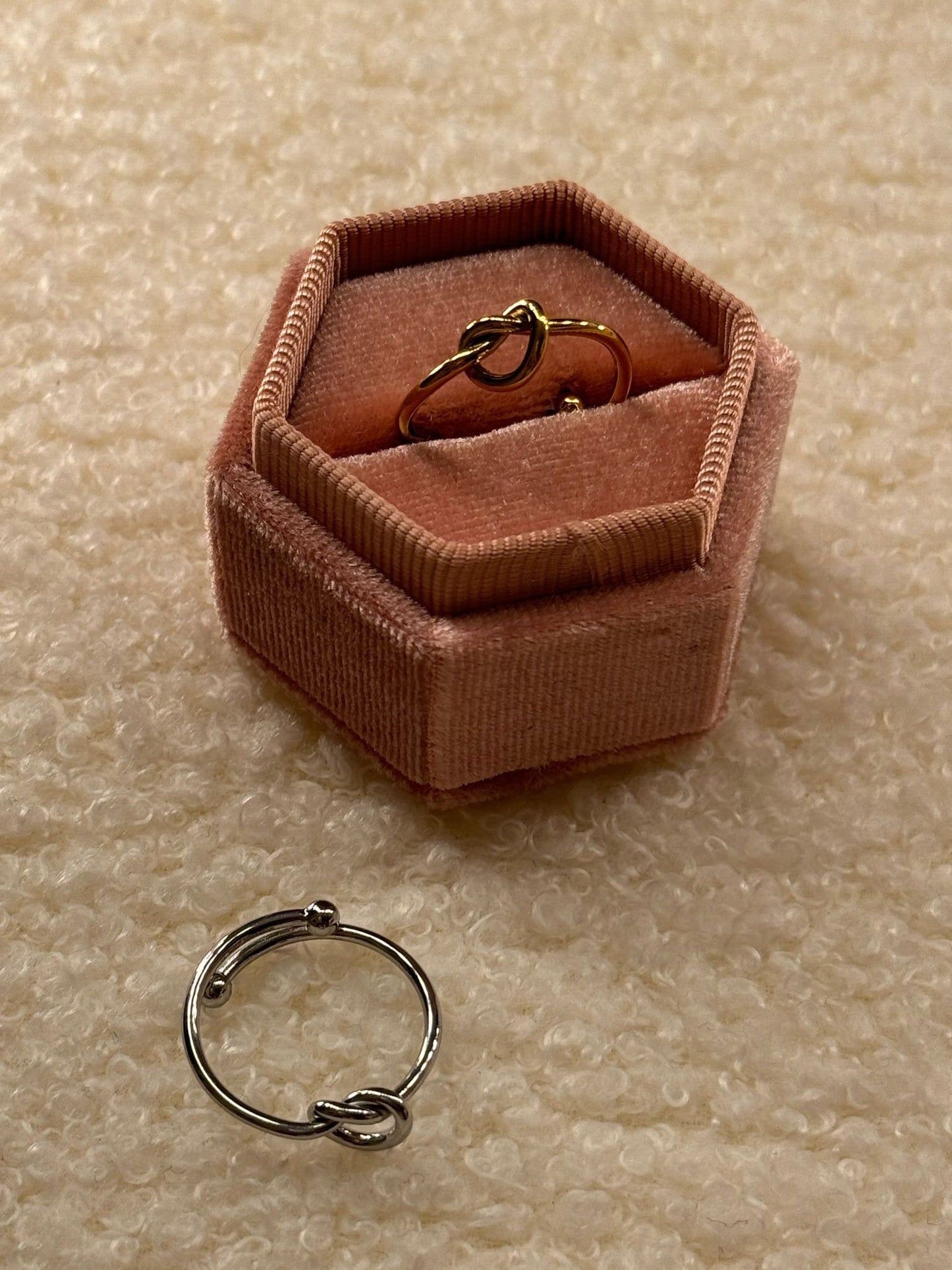 Anello nodo sottile