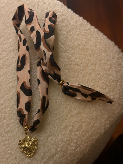 Chocker grintosa