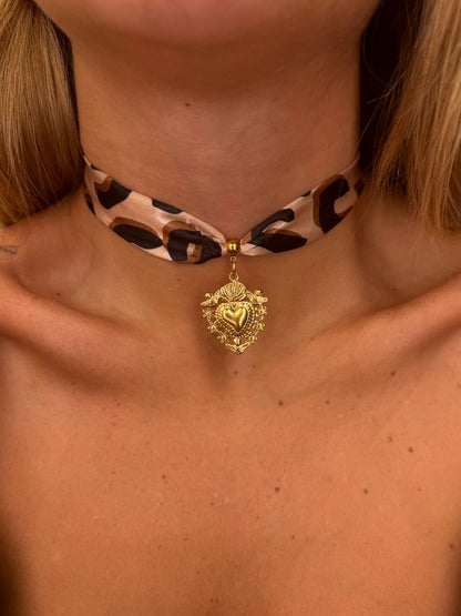 Chocker grintosa