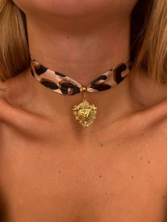Chocker grintosa