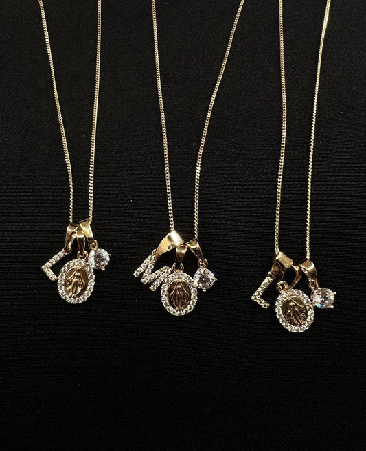 Collana madonnina, lettera personalizzabile e punto luce