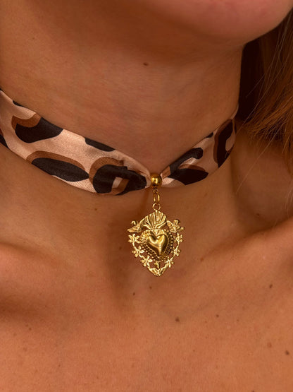 Chocker grintosa