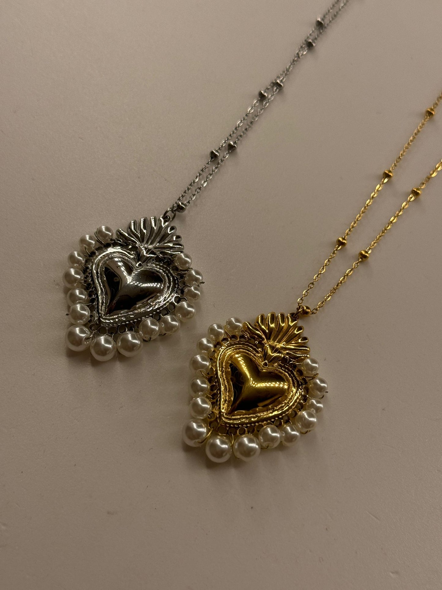 Collana cuore sacro e perle