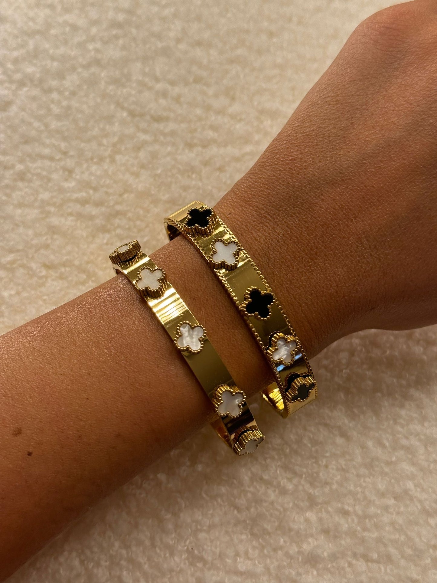 Bracciale rigido simil Van Cl**f