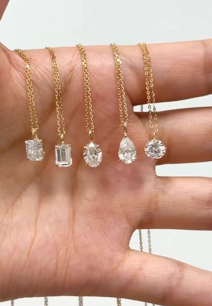 Collana punto luce Round Six Claws in Moissanite