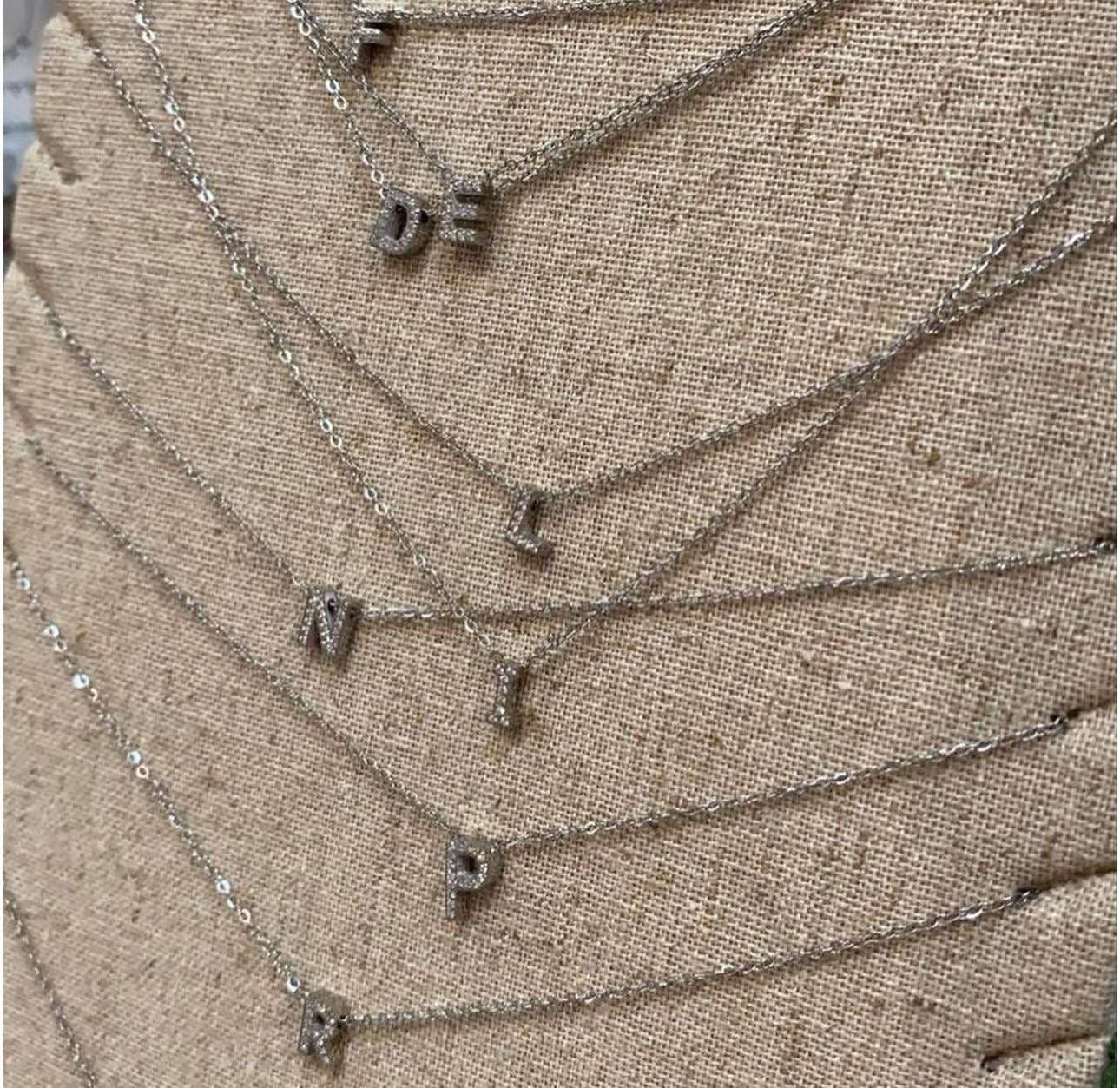 Collana micro lettera brillantinata