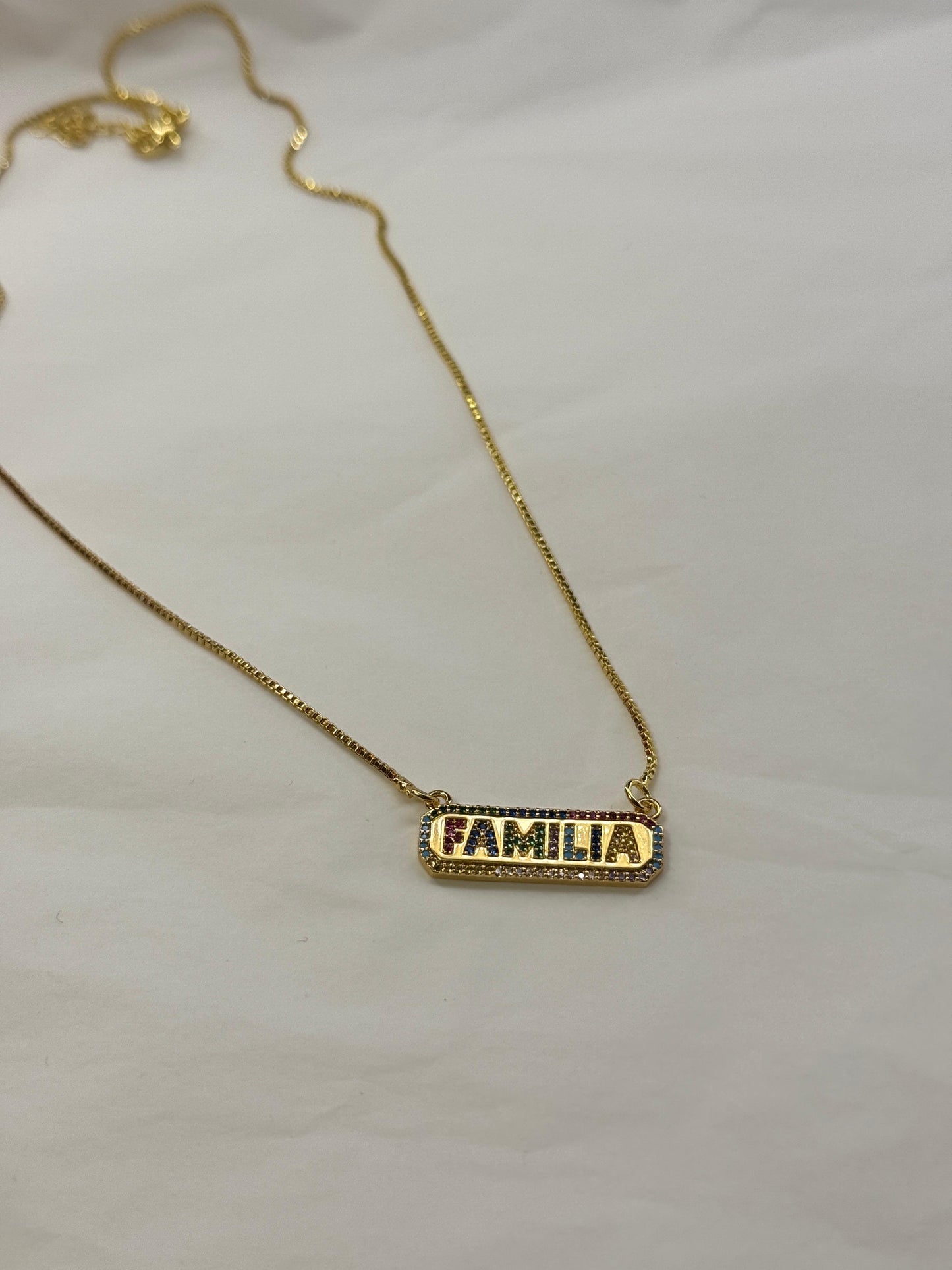 Collana targhetta “FAMILIA”