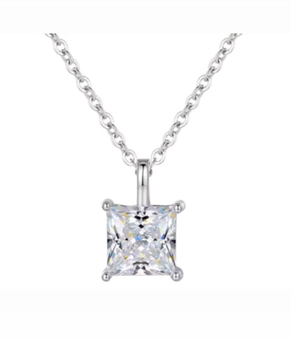 Collana punto luce taglio Principessa in Moissanite