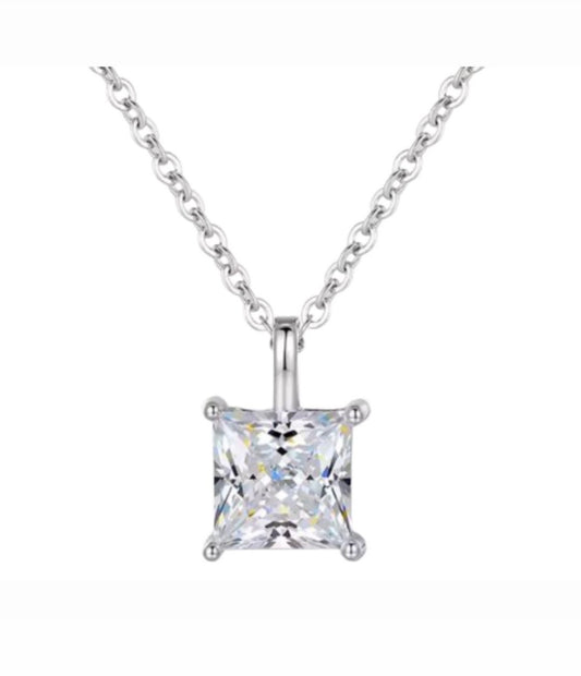 Collana punto luce taglio Principessa in Moissanite