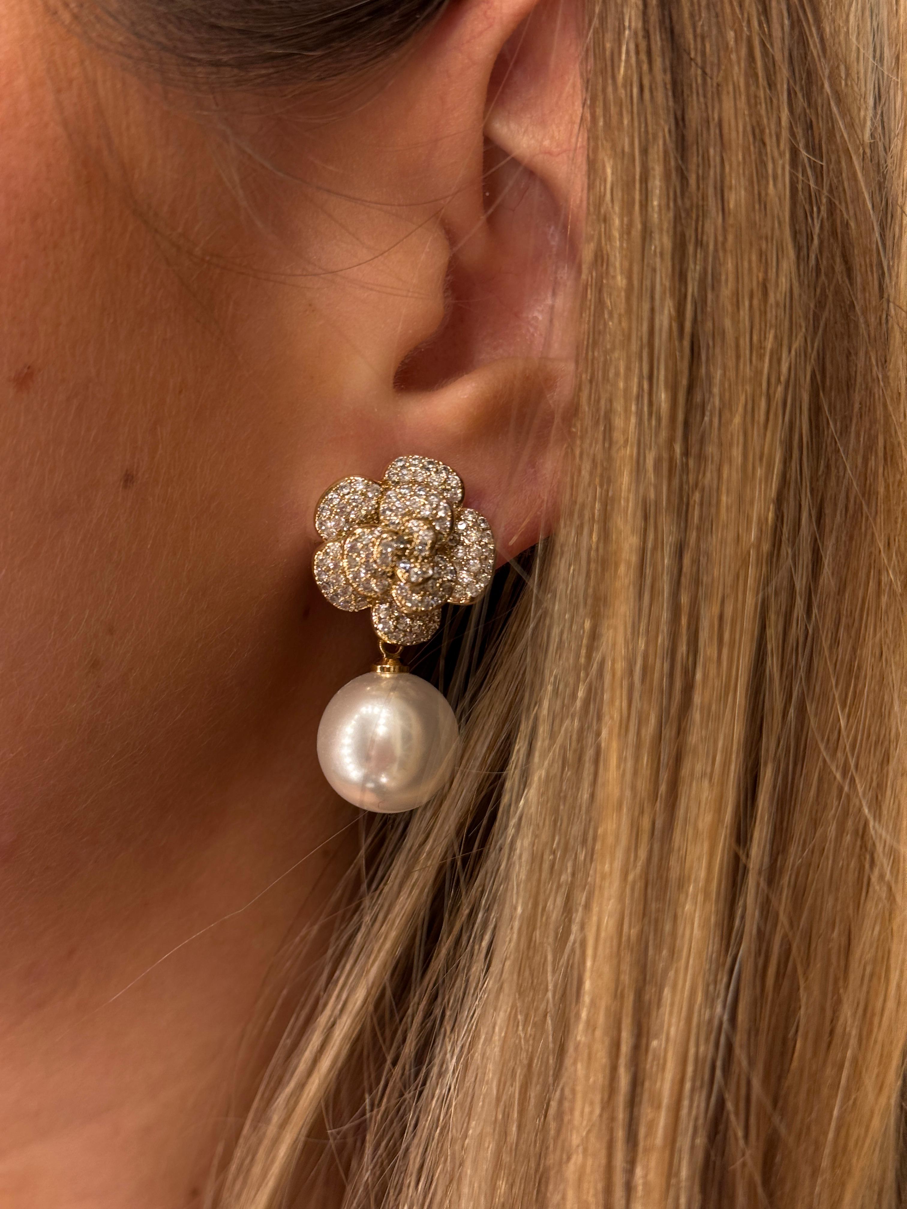 Orecchini camelia + perla