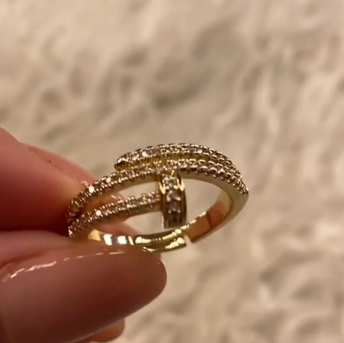 Anello chiodo con brillantini