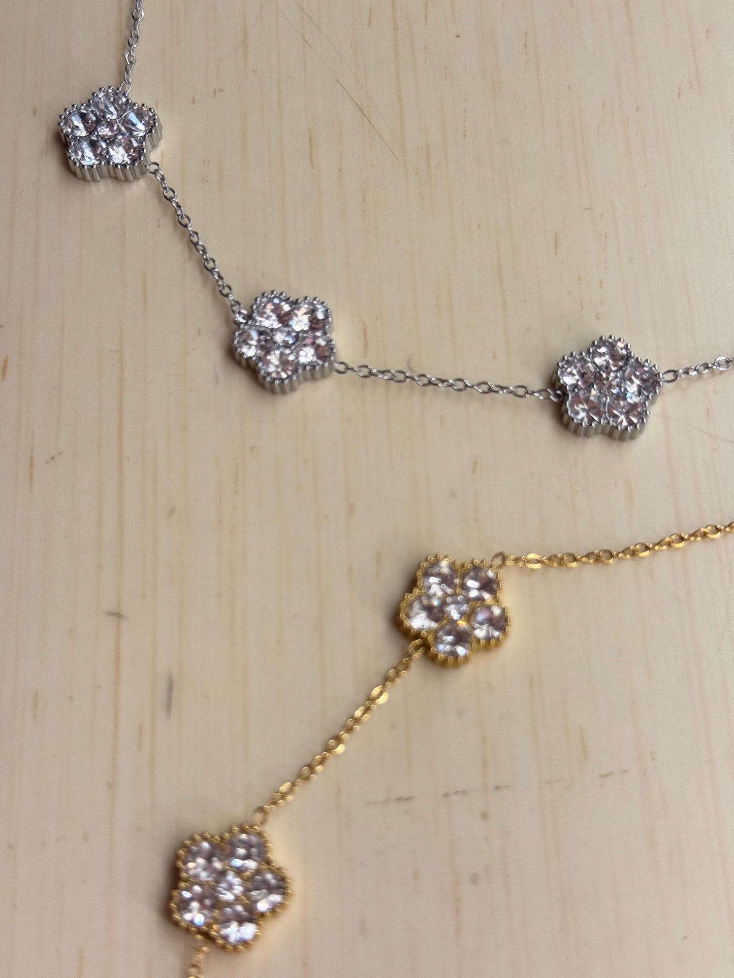 Collana girocollo multi fiori Shine