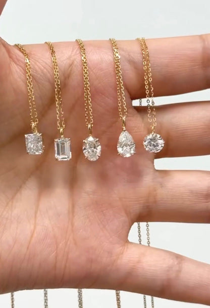 Collana punto luce taglio Goccia in Moissanite