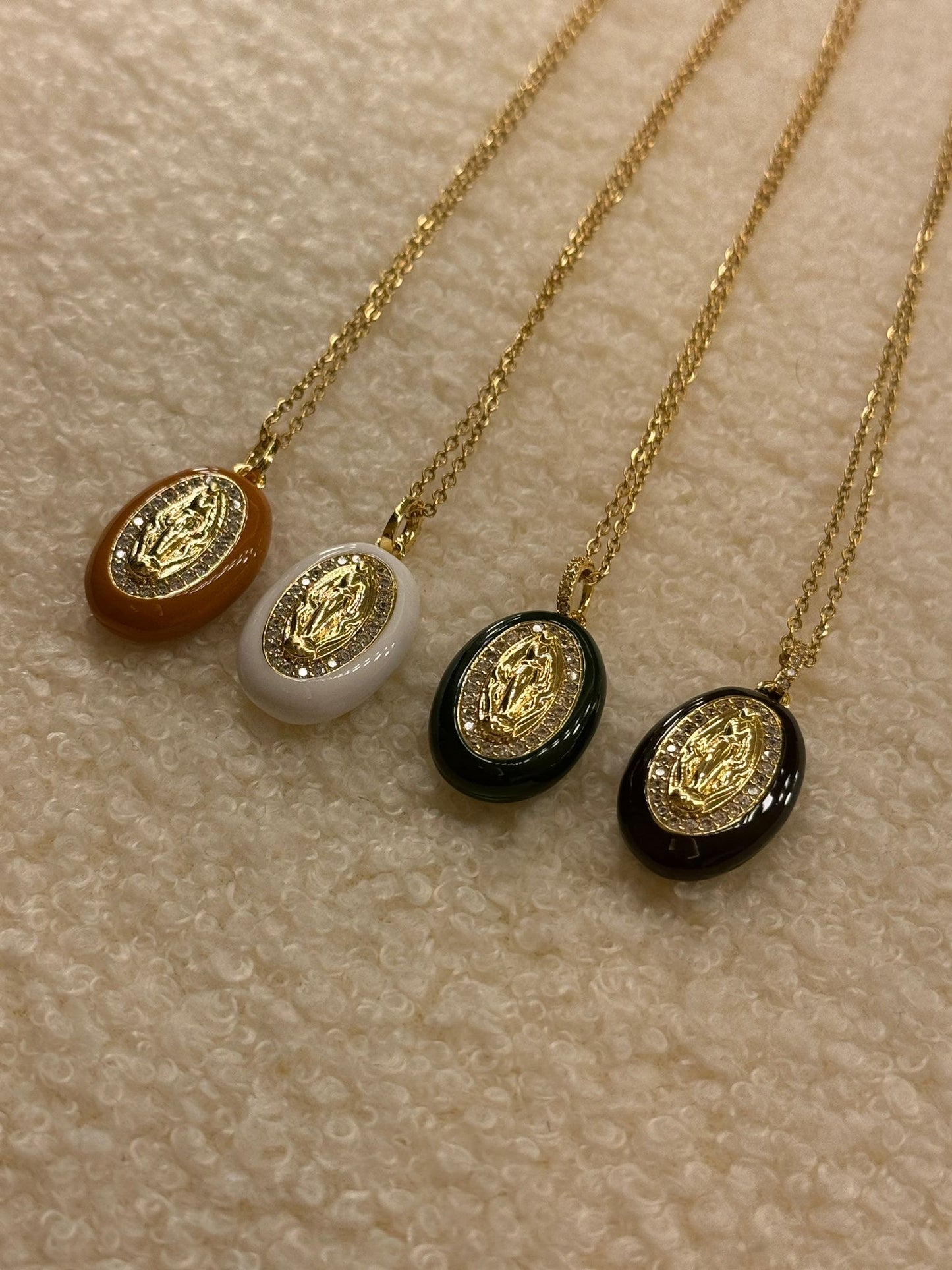 Collana madonnina color autunno/inverno