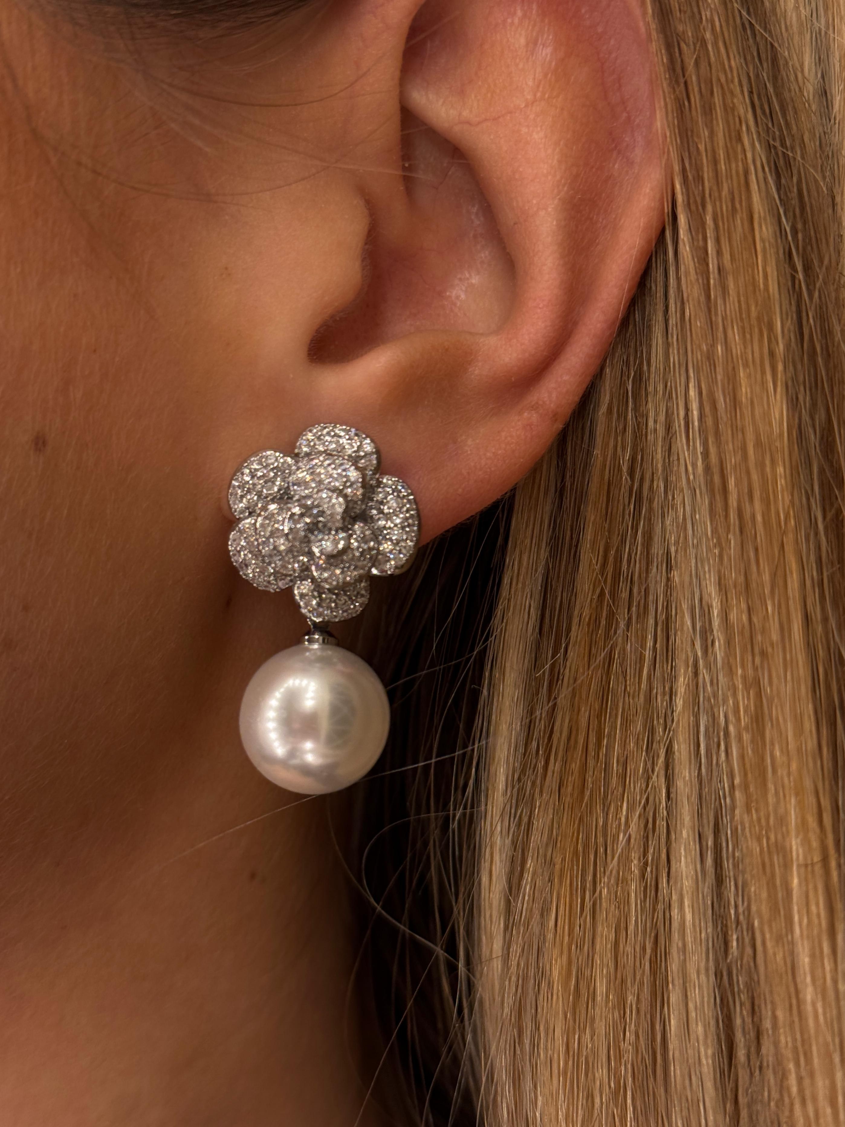 Orecchini camelia + perla