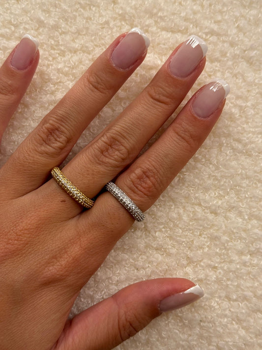 Anello mezza veretta bombata brillantini sottile