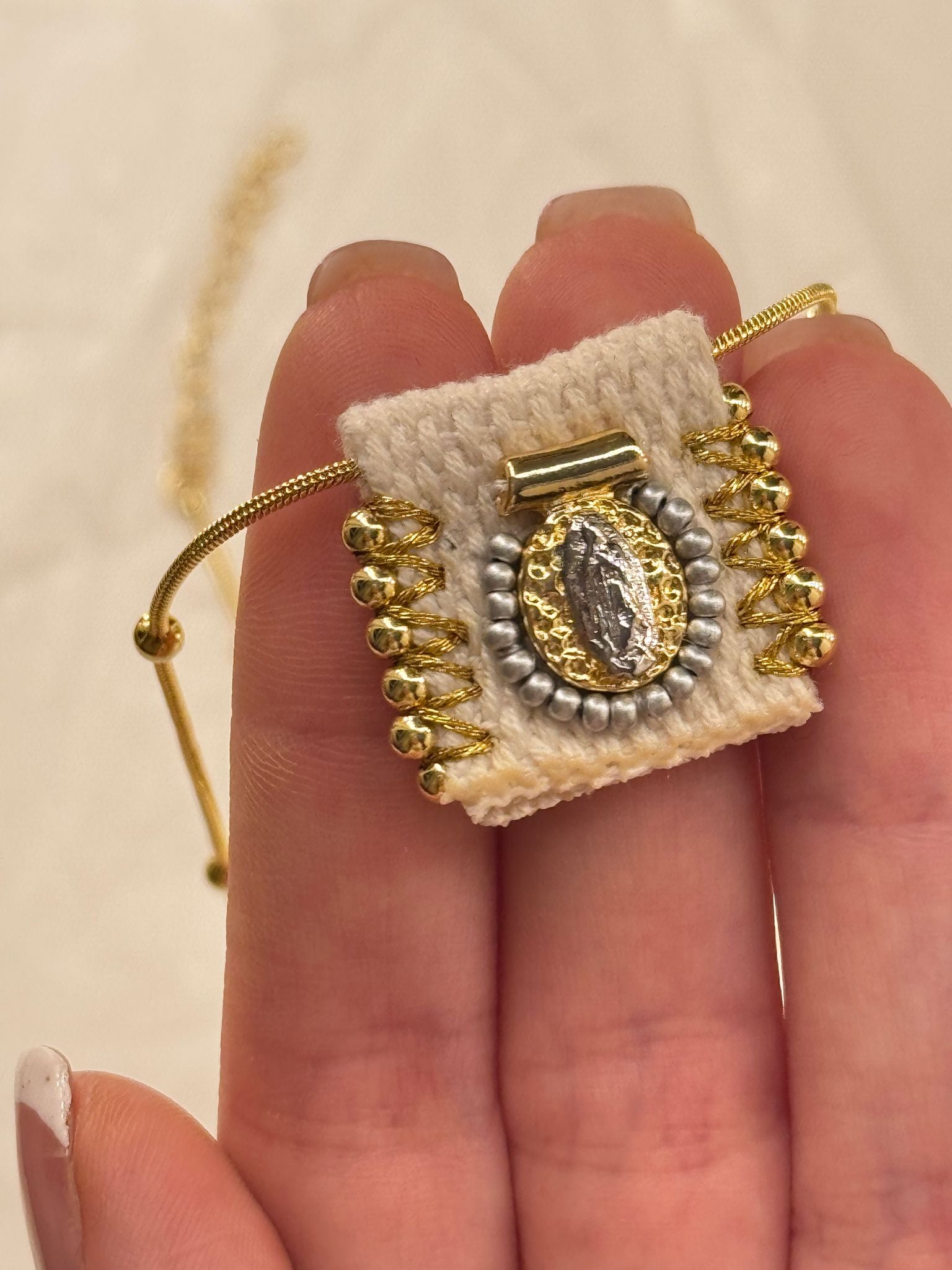 Collana Madonnina tessuto