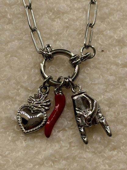 Collana scaramanzia