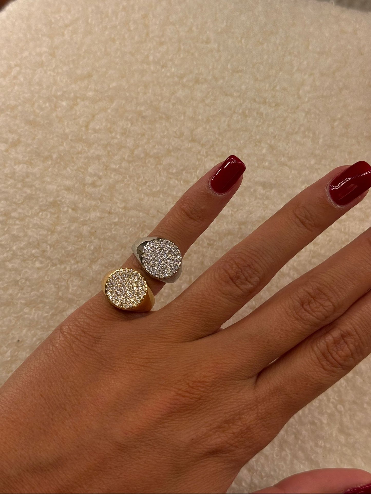 Anello Chevalier tondo brillantini