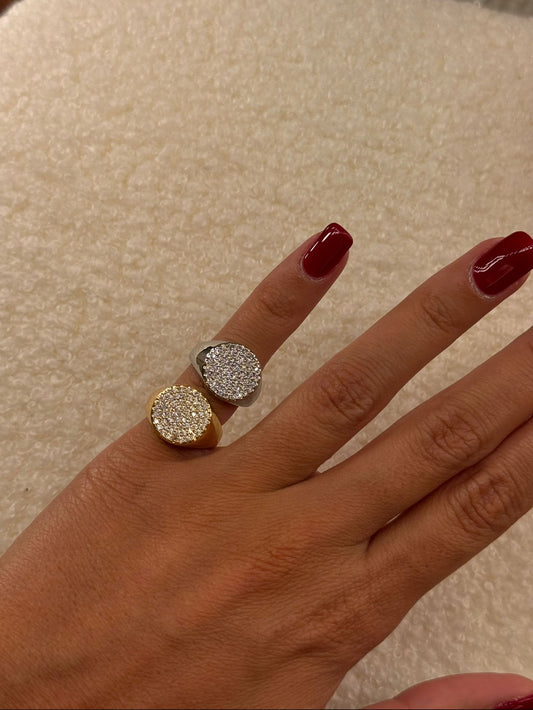 Anello Chevalier tondo brillantini