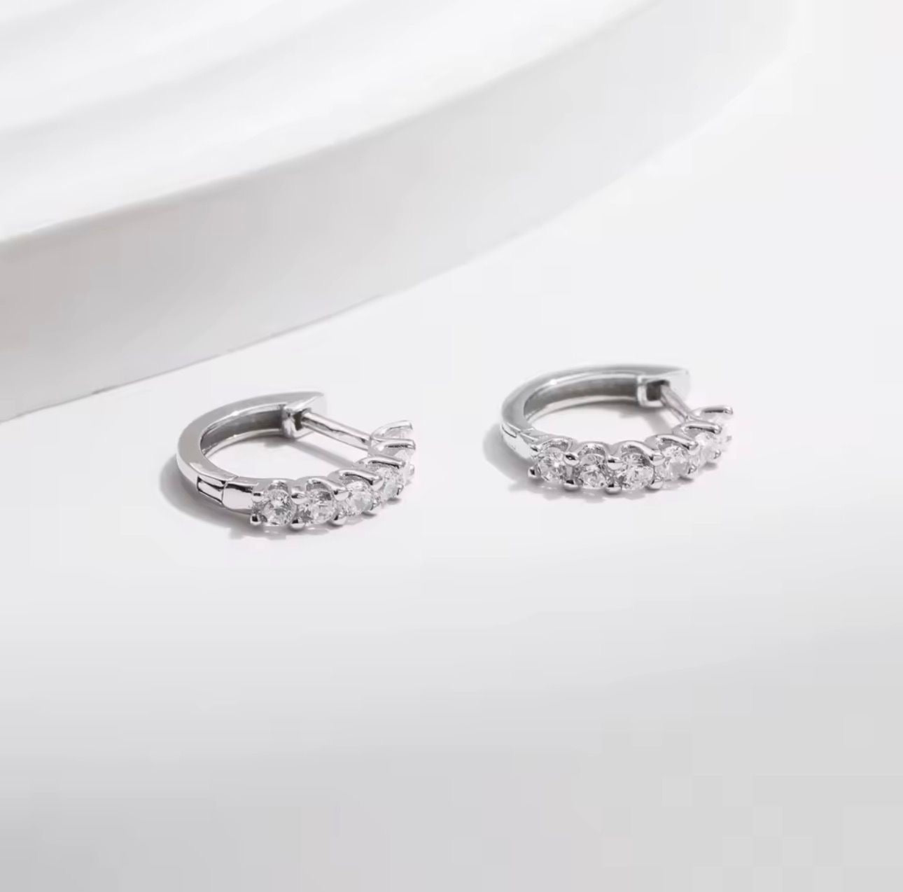 Orecchini in Moissanite a Cerchio classico