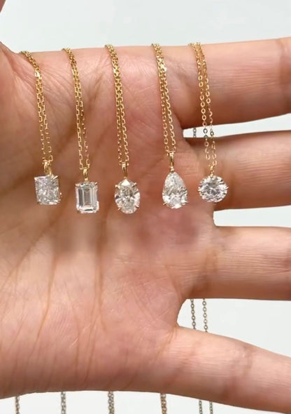 Collana punto luce Round in Moissanite