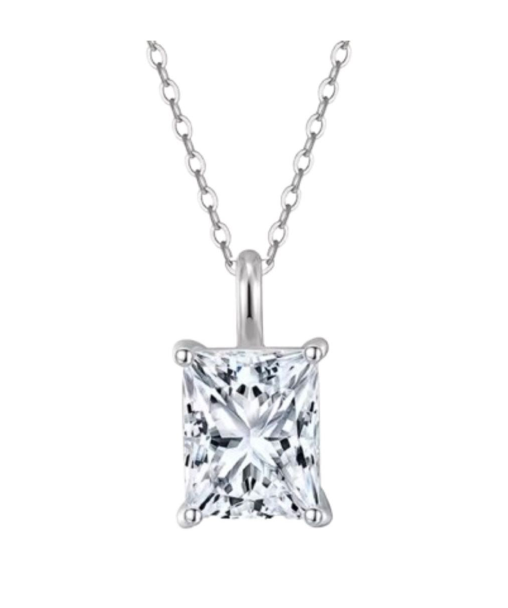 Collana punto luce taglio Radiant in Moissanite