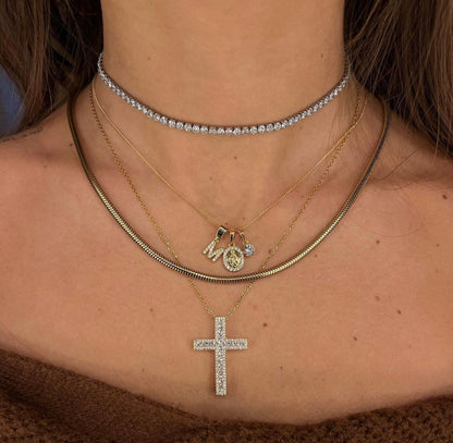 Collana madonnina, lettera personalizzabile e punto luce