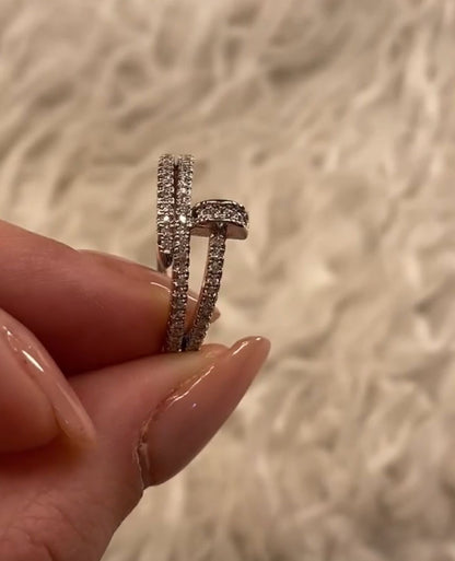Anello chiodo con brillantini