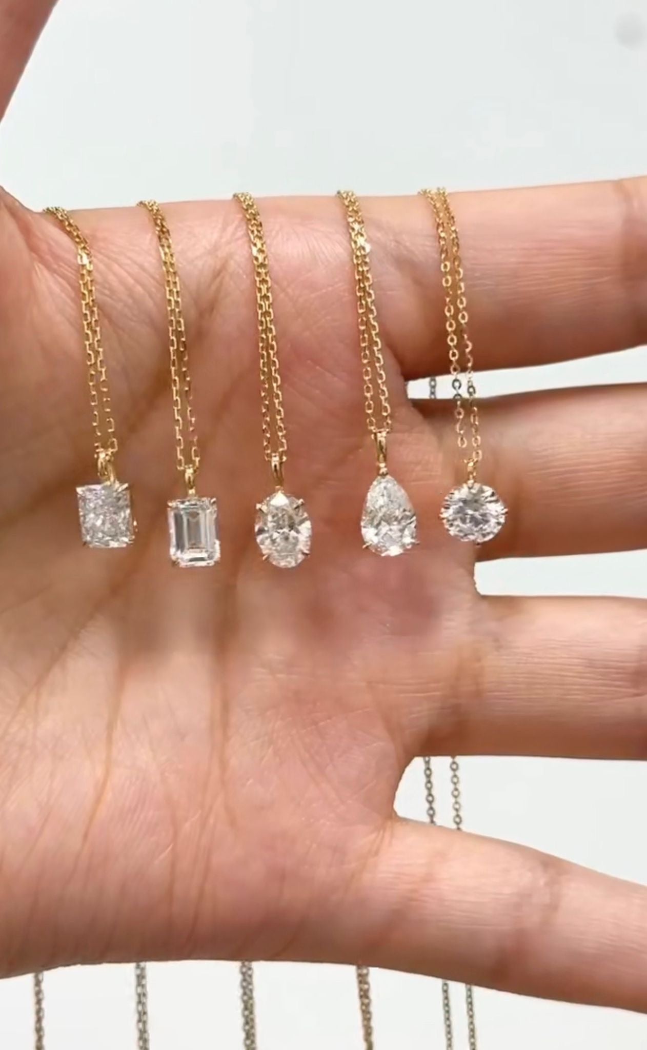Collana punto luce taglio Ovale in Moissanite
