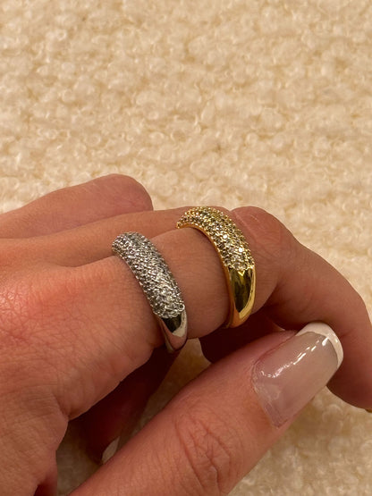 Anello mezza veretta bombata brillantini doppia